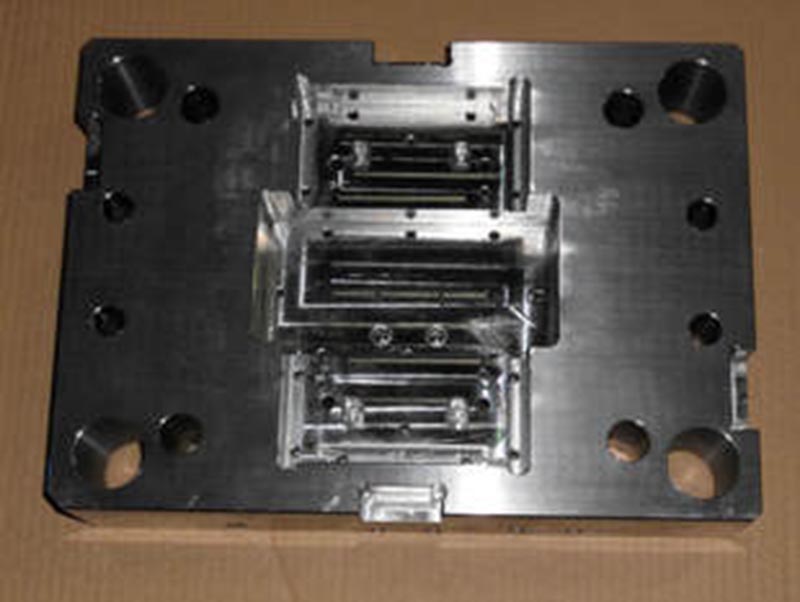 张家川精密塑料模-06